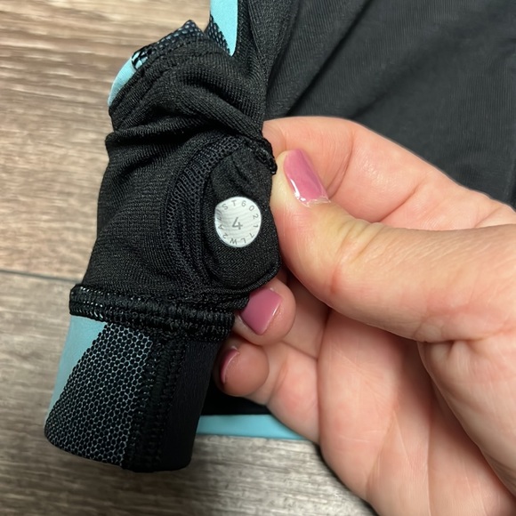 RARE Lululemon Sea Wheeze Ltd Ed Sports Bra | Size 4 - Picture 4 of 4